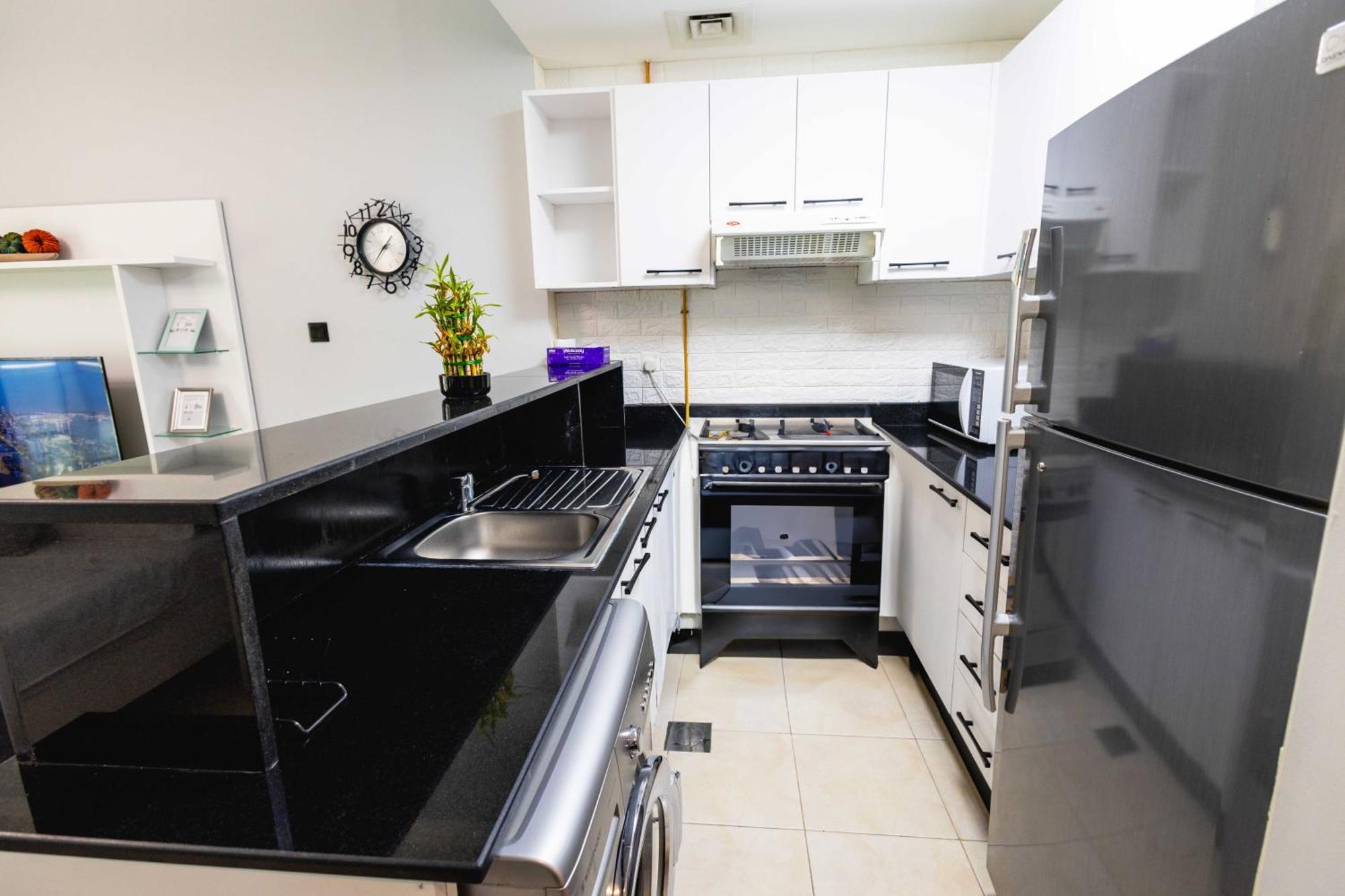 Apartment Burj Al Nujoom Luxurious Downtown Mall