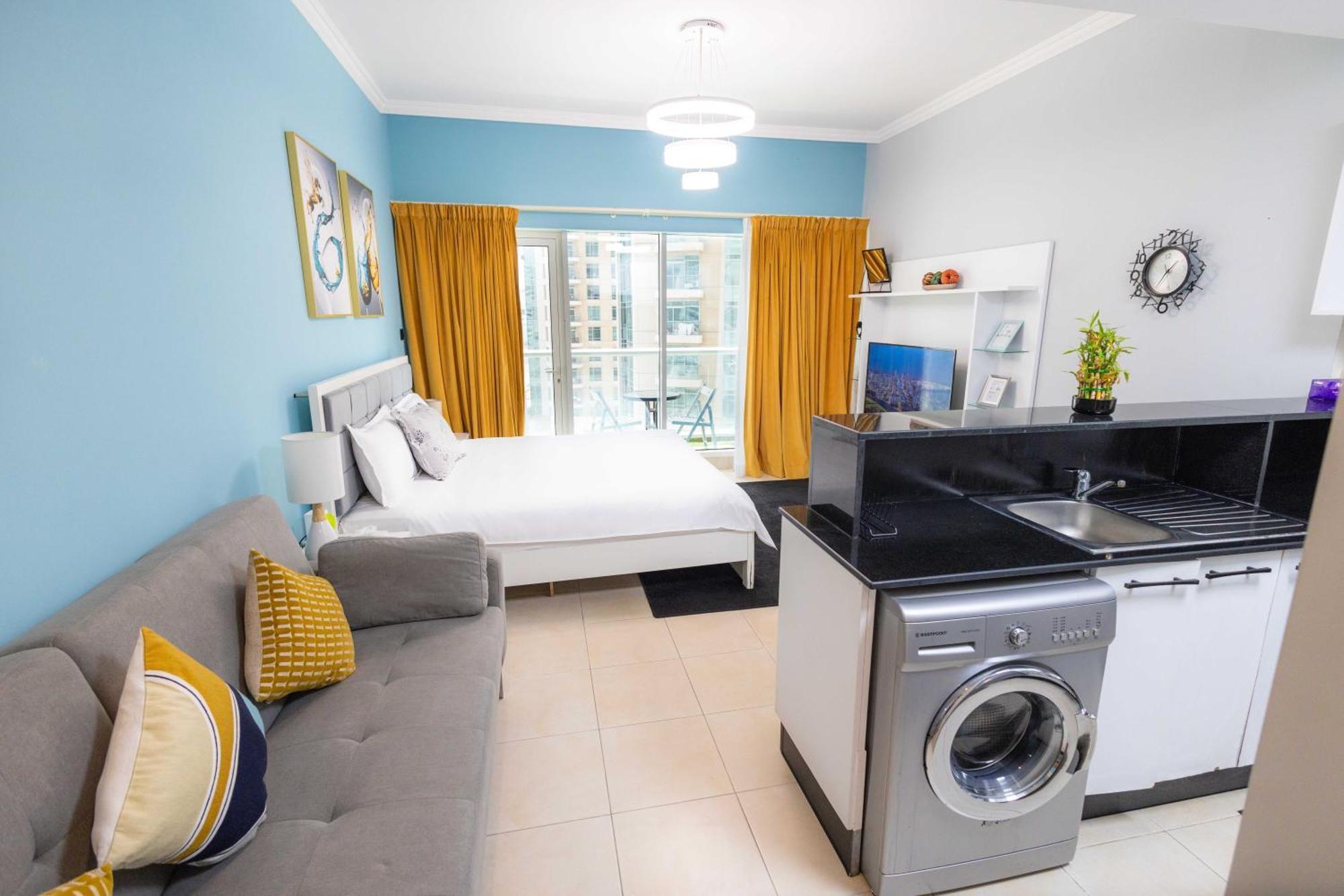 Burj Al Nujoom Luxurious Downtown Mall Apartment Dubai