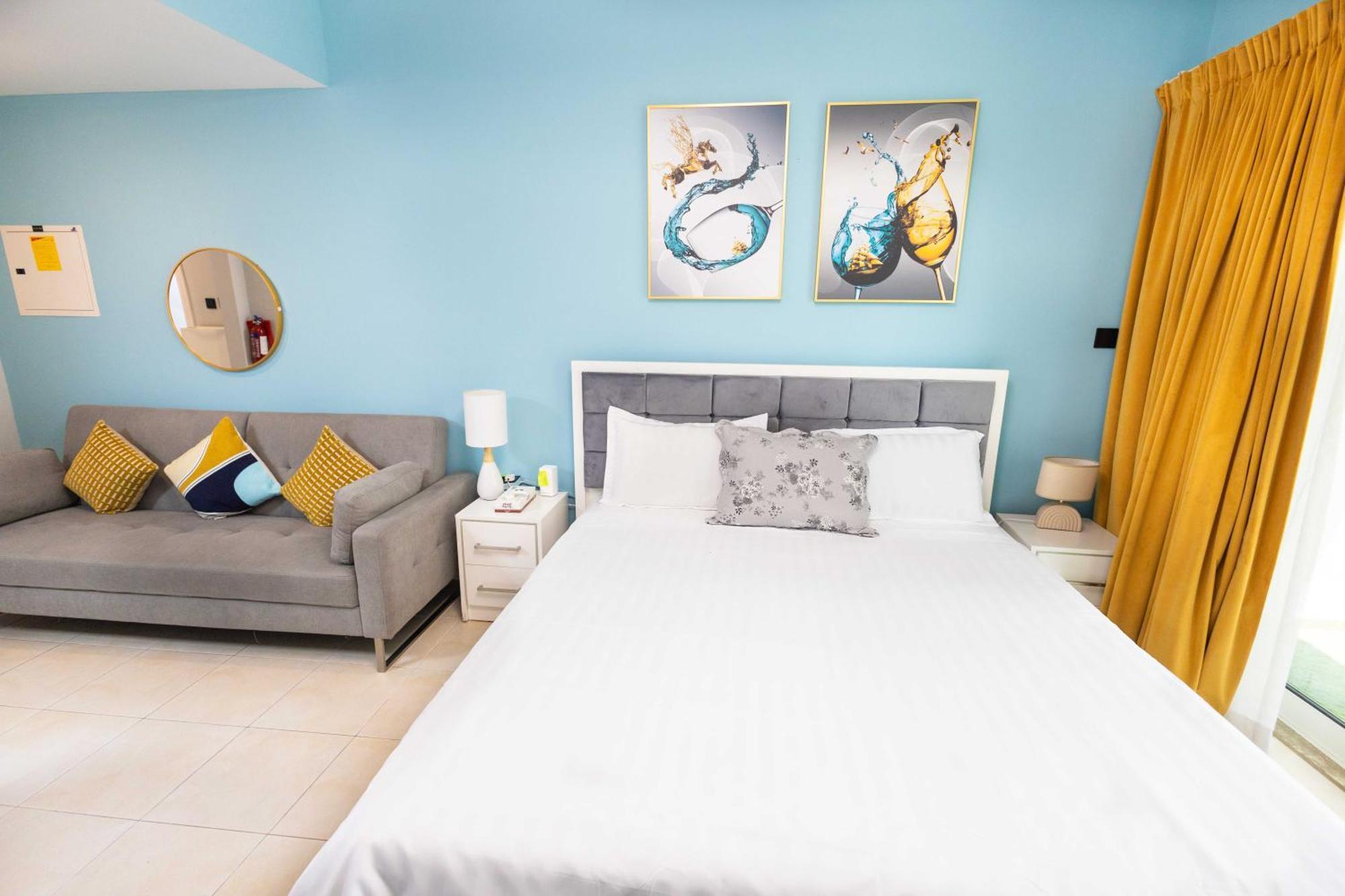 Apartment Burj Al Nujoom Luxurious Downtown Mall
