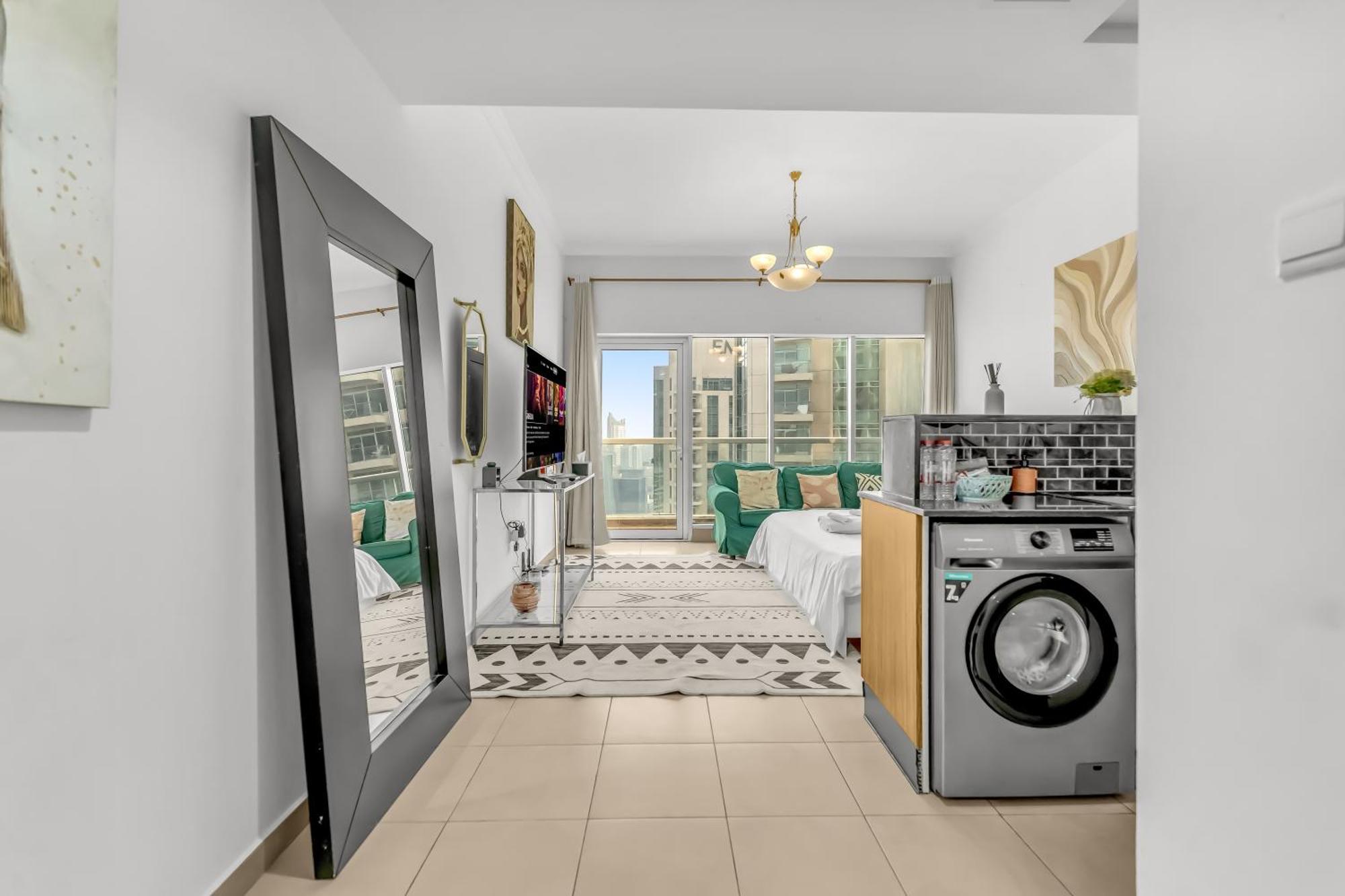 Burj Al Nujoom Luxurious Downtown Mall Apartment Dubai