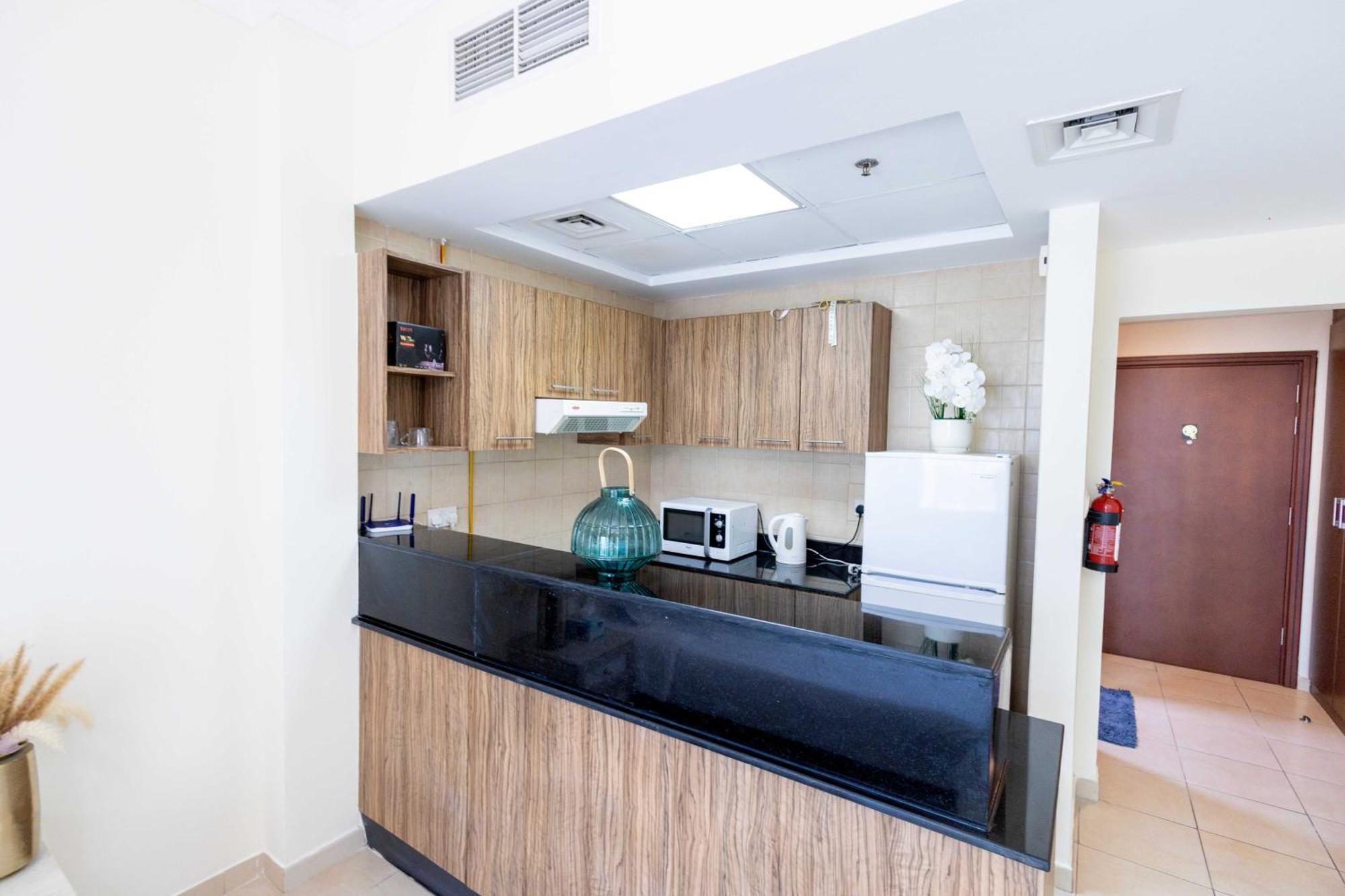 Apartment Burj Al Nujoom Luxurious Downtown Mall