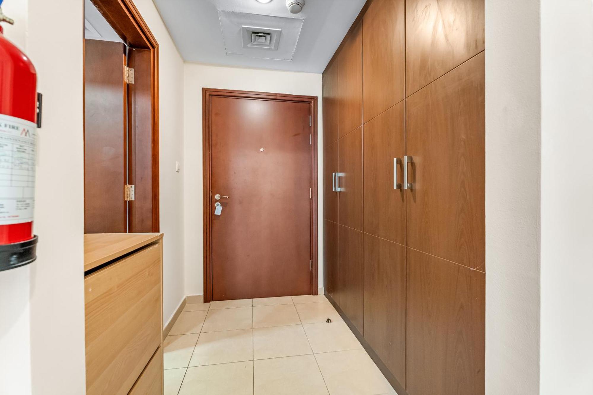 Burj Al Nujoom Luxurious Downtown Mall Apartment *